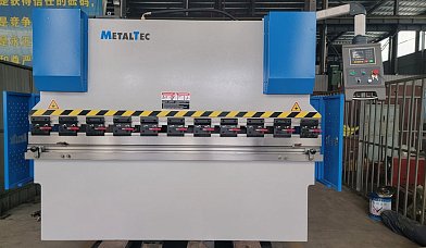 Фото 62 - MetalTec HBM 63/2500 (Е22, инвертор заднего упора) листогибочный гидравлический пресс.