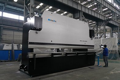 Фото 80 - MetalTec HBC 800/6000 листогибочные гидравлические прессы с ЧПУ большого тоннажа.