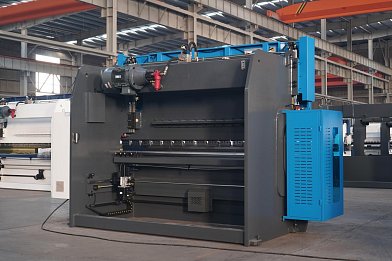 Фото 6 - MetalTec HBС 170/3200 4+1 ЧПУ МТ-15  Листогибочный пресс с ЧПУ.
