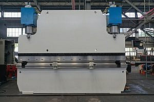 Фото 15 - MetalTec HBC 400/4000 листогибочные гидравлические прессы с ЧПУ большого тоннажа.