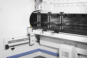 Фото 32 - MetalTec HBM 100/3200C Листогибочные гидравлические прессы с ЧПУ контроллером TP10S.
