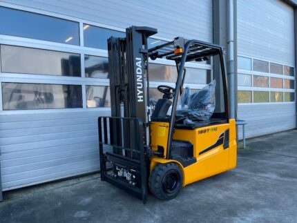 Вилочный погрузчик Hyundai 18BT-9U