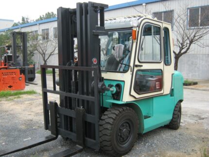 Фото 3 - Вилочный погрузчик Dalian CPQD50QFB.