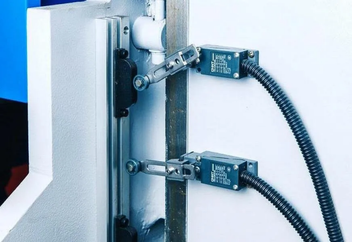 Фото 4 - MetalTec HBM 30/1600 (Е22, инвертор заднего упора) листогибочный гидравлический пресс.